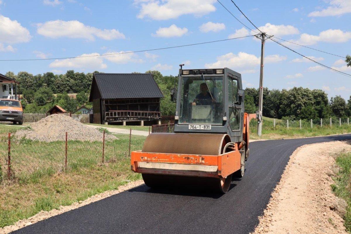 UGLJEVIK: Poslije više decenija čekanja -  asfalt stigao u zaseok Đokići u Bogutovom Selu