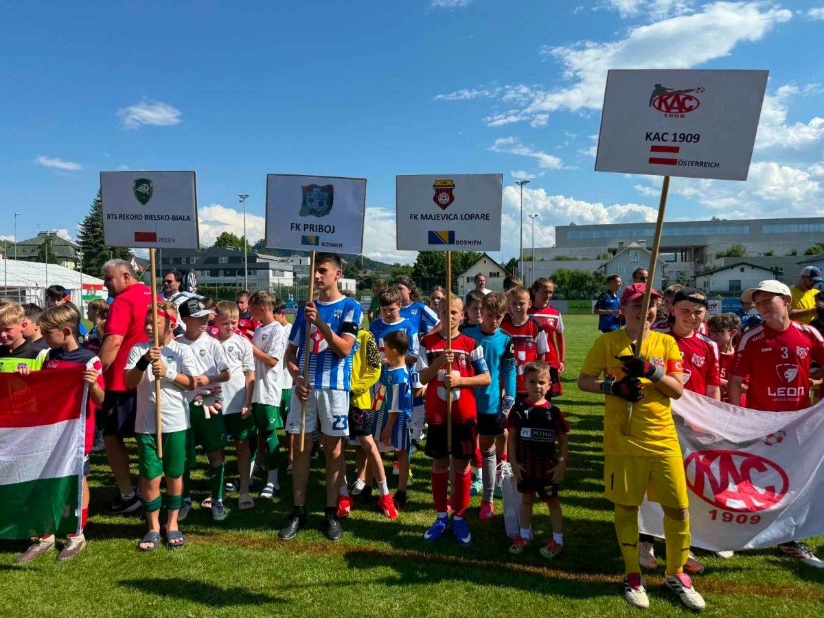 LOPARE: Mladi fudbaleri "Majevice" i "Priboja" na međunarodnom fudbalskom turniru u Salcburgu (foto)