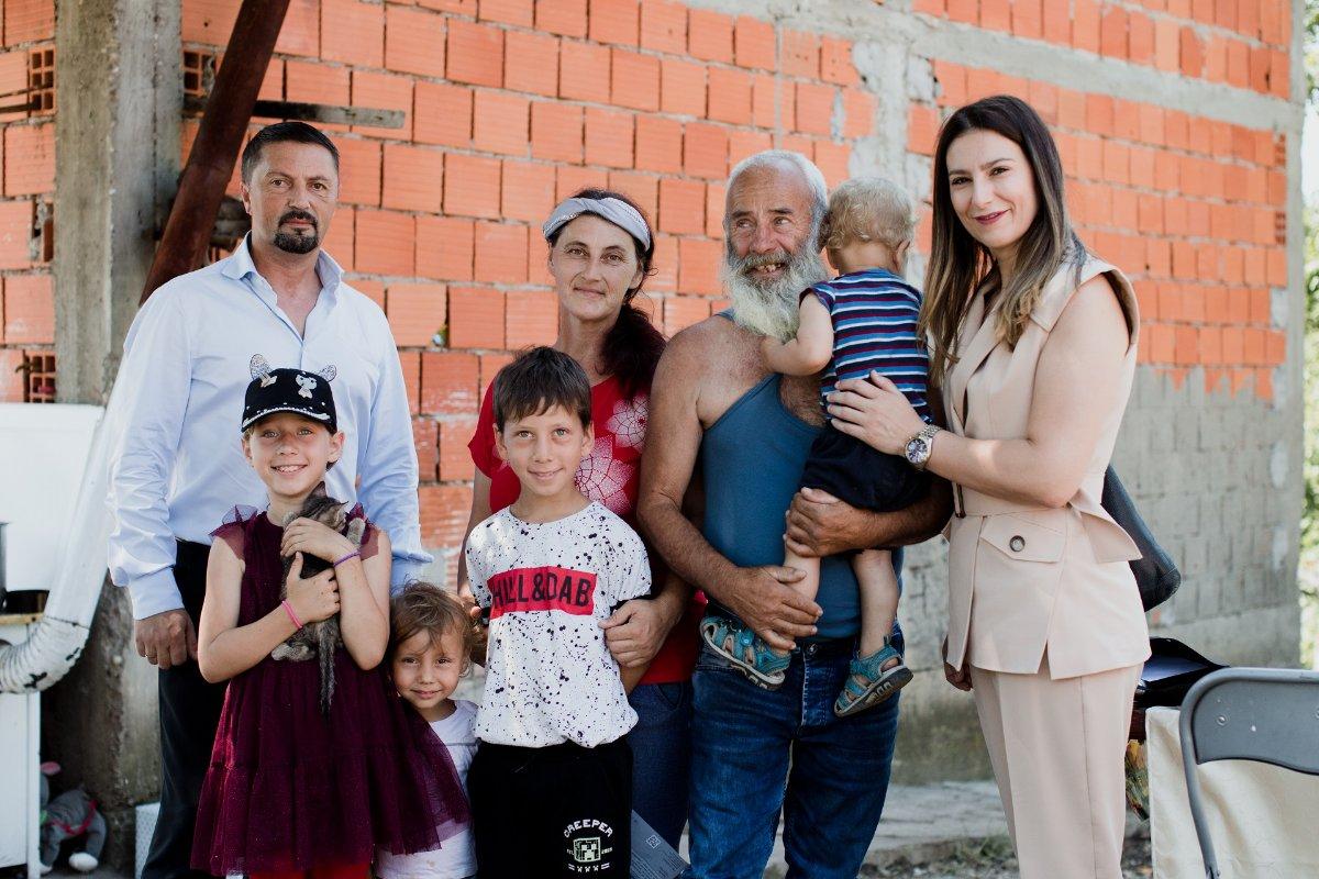 Sedmočlanoj porodici Sarajlić donacija od generalnog direktora TRB-a Slavenka Ristića (foto)