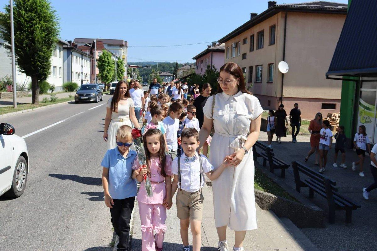 Defile predškolaca dječijeg vrtića Lopare (foto)