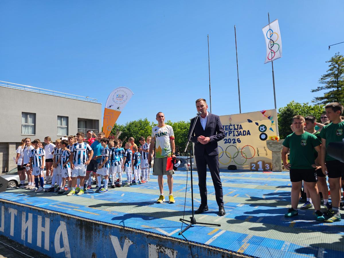 Ugljevik u znaku dječijeg sporta: Počela trodnevna Dječija olimpijada (foto)