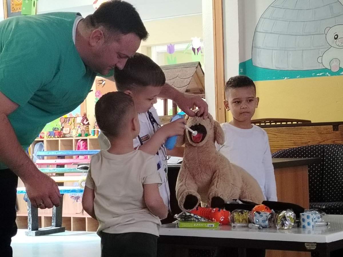 BIJELJINA: Nedjelja kućnih ljubimaca u vrtiću ''Čika Jova Zmaj'' – lekcije o ljubavi, brizi i odgovornosti (foto)