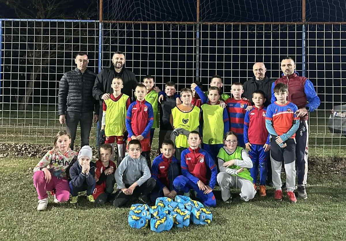 RSS i TRB ponovo u misiji za sport – lopte za Školu fudbala „Borac“ iz Osmaka (foto)