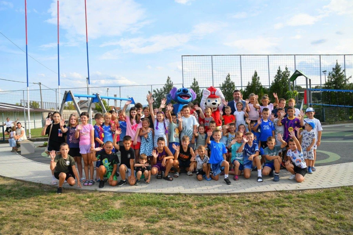 Otvoreno novo dječije igralište u Novoj Janji – Grad Bijeljina izgradio 14. igralište u posljednjih pet godina (foto)
