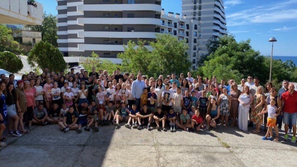 Ministar porodice, omladine i sporta Republike Srpske Irena Ignjatović posjetila učesnike projekta „Socijalizacija djece Republike Srpske 2026. godine“ u Bečićima (foto)