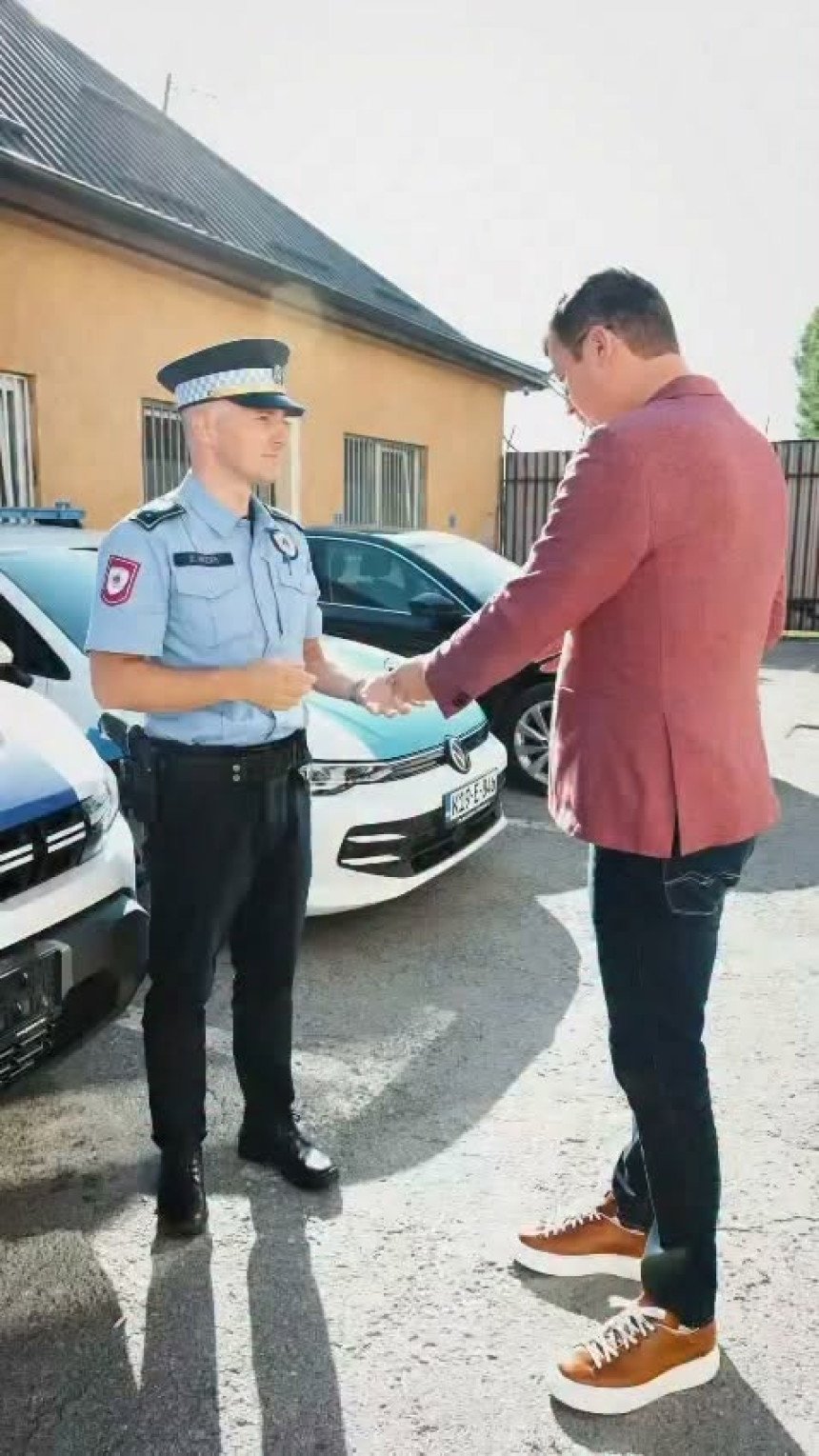 Marinko Božović uručio ključeve policijskog vozila za PU Istočna Ilidža (foto)