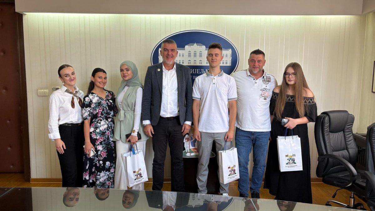 BIJELJINA: Baćevac upriličio prijem za učenike generacije - znanje je najveća investicija u budućnost (foto)