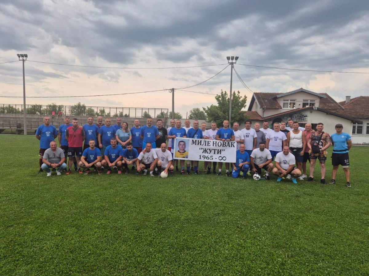 BIJELJINA: U Novoj Janji odigrana deveta memorijalna utakmica u čast Mileta ''Žutog'' Novaka - prijatelji i porodica čuvaju uspomenu koja ne blijedi (foto)