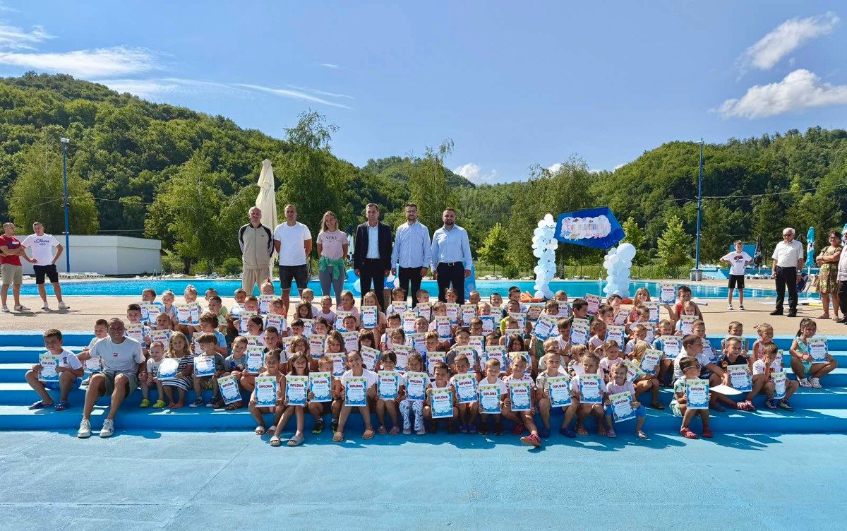 Dodijeljene diplome za 120 polaznika besplatne škole plivanja u Ugljeviku