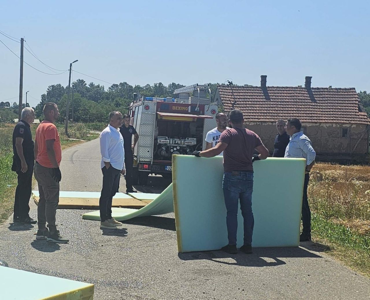 Lukić i Knežević obišli žarišta afričke kuge svinja u Semberiji (foto)
