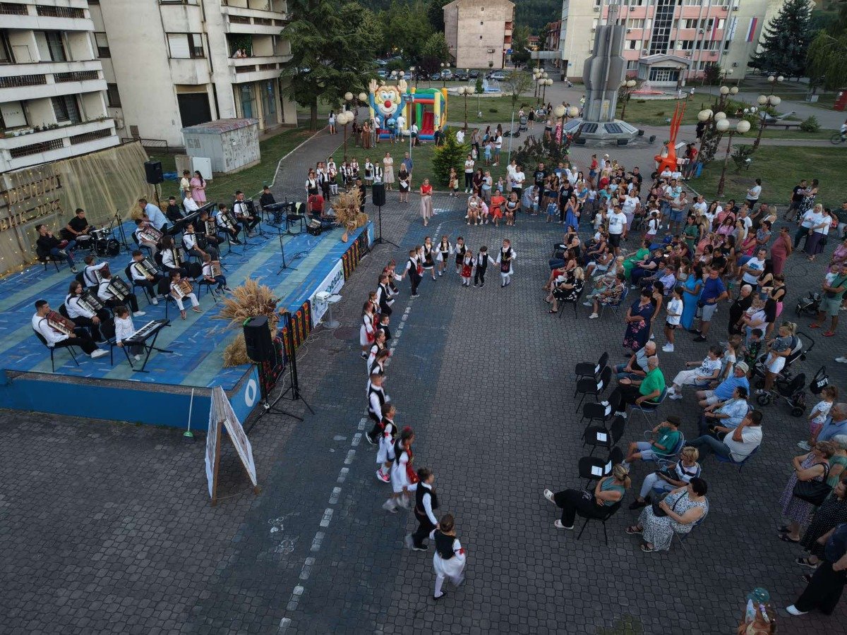 Ljetnje večeri Ugljevik 2026 zatvorene uz muziku, folklor i brojnu publiku
