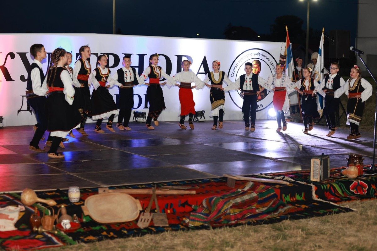 UGLJEVIK: Održan koncert SKUD-a "Trnova" – "Oj kolo šareno, vašerite visoko" (foto)