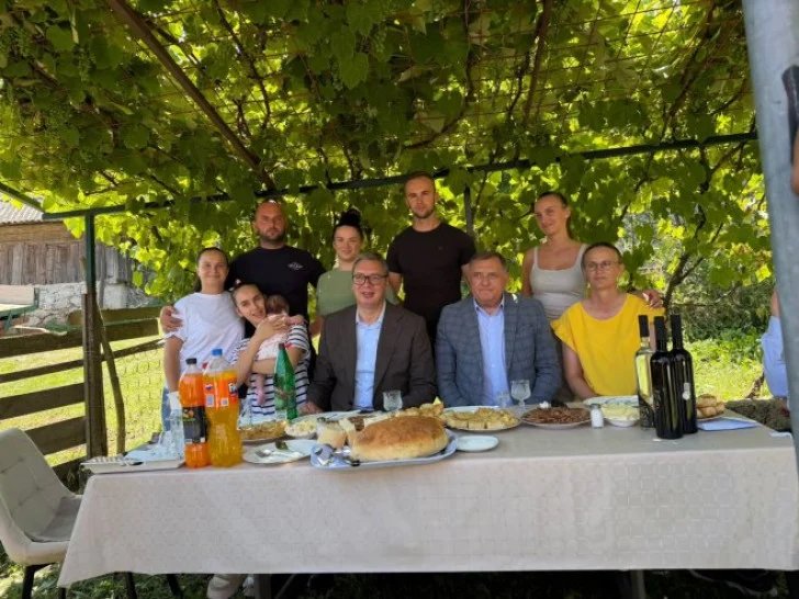 Petoro djece dobija novi dom: Dodik i Vučić najavili izgradnju kuće i puta
