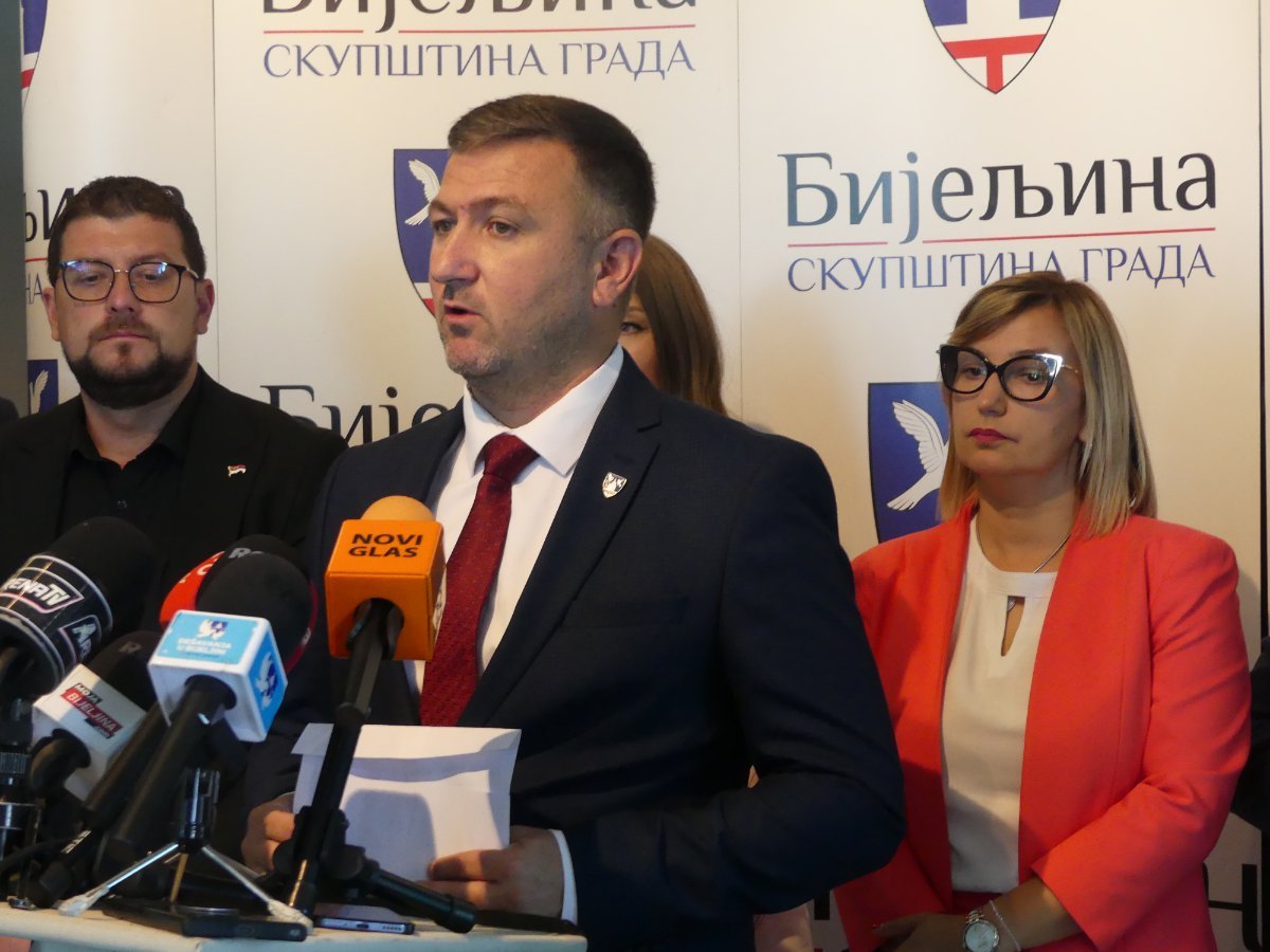 Ostojić pred sjednicu SG Bijeljina: Više od 15 miliona KM potrošeno mimo budžeta, građani trpe posljedice