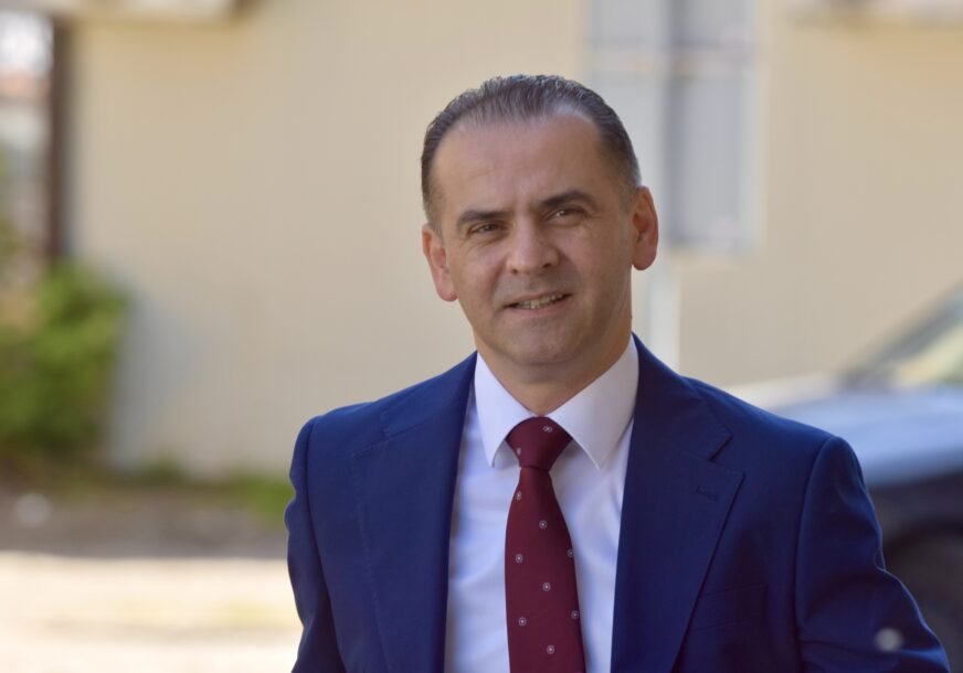 MILIĆEVIĆ: Napadi na novinare, ulični obračuni i urušavanje institucija pokazuju duboku krizu društva – Venecuela bi nam pozavidjela