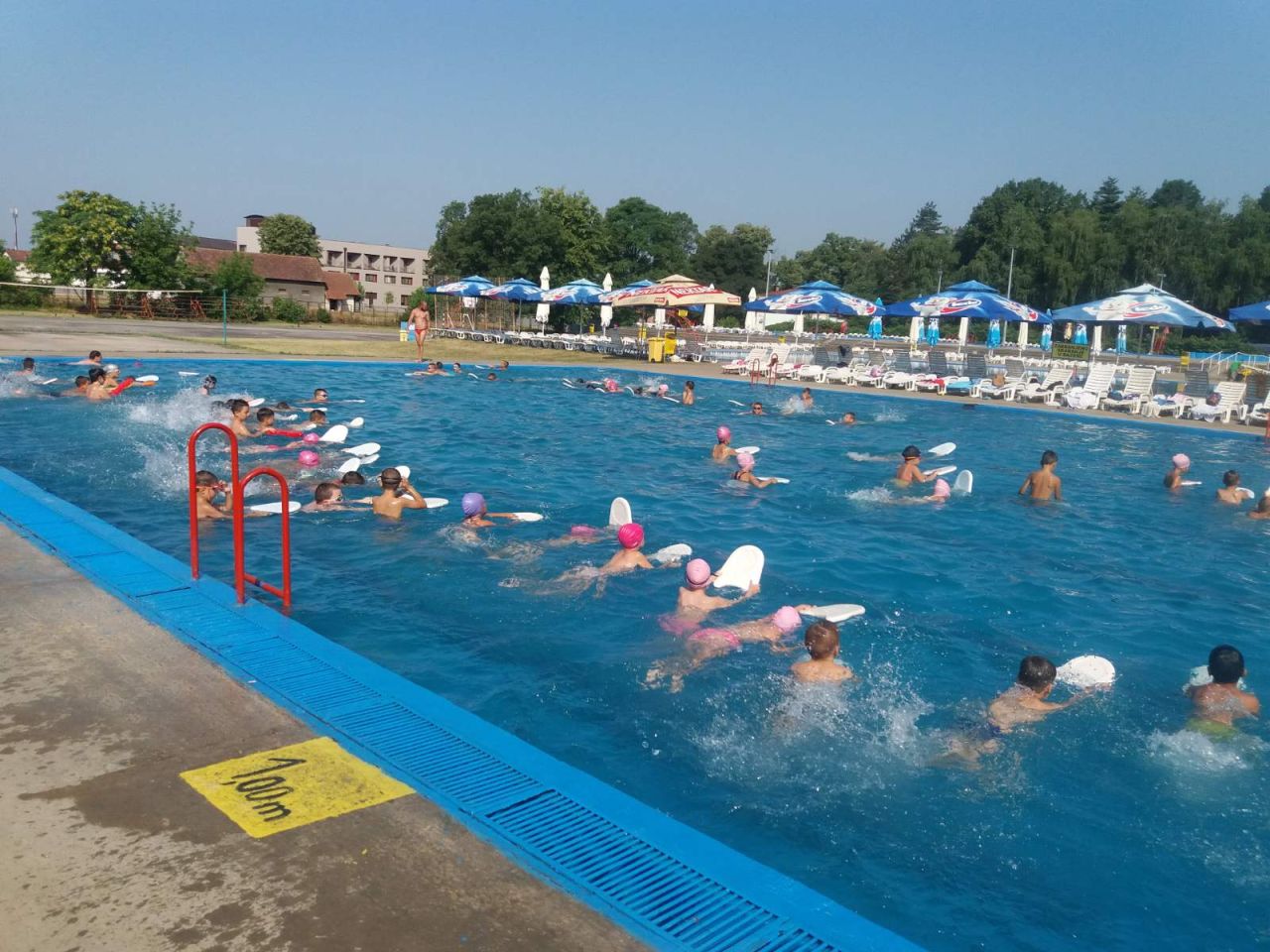 BIJELJINA: Škola plivanja na Bazenima Banje Dvorovi - oko 200 mališana savladalo prve plivačke vještine (foto)