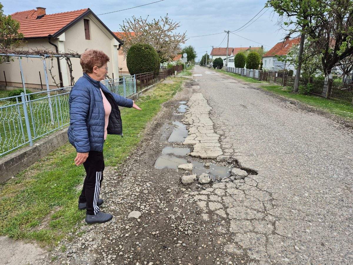 BIJELJINA: Stanovnici MZ Dijelovi ponovo apeluju - put je uništen, neko može stradati (foto)