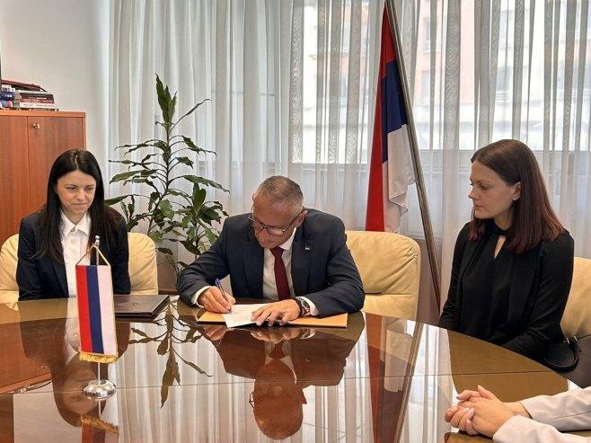 OSTOJIĆ: Za dvoje djece poginulih boraca ugovor u Ministarstvu rada