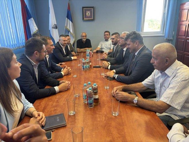 Ministar Ostojić u Ugljeviku sa načelnikom opštine