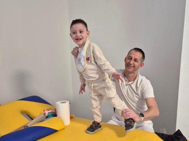 Pozovimo 17115 za njegovo liječenje - mali heroj Todor iz Trna vodi veliku bitku