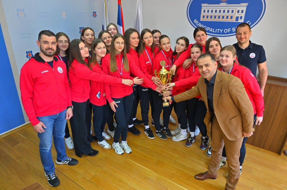 Pionirke Crvene zvijezde Obudovac ponos Šamca: Prijem za šampionke Republike Srpske (foto)