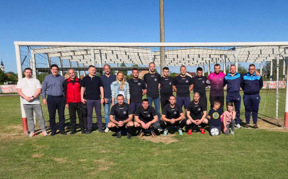 PSS Bijeljina uz sport i mlade: Donacija opreme FK ''Kolektiv'' Međaši pred semeberski derbi (foto)