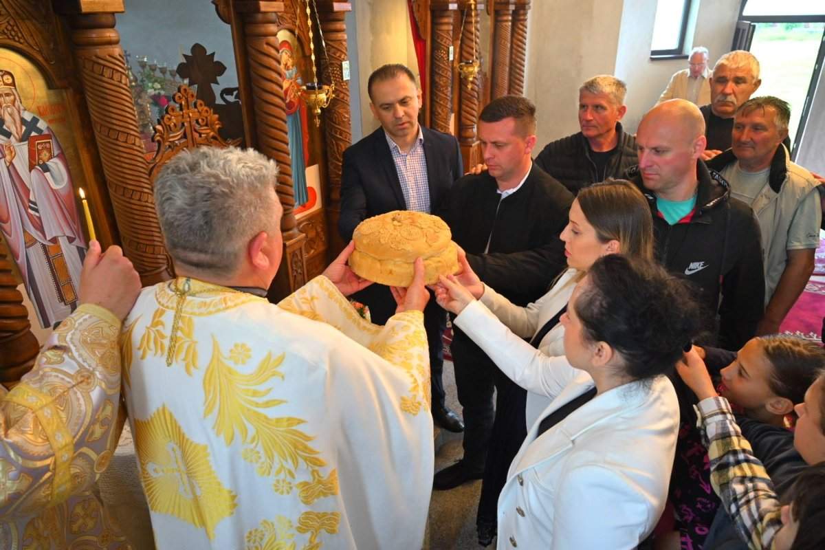 ŠAMAC: Obilježena krsna slava hrama Svetog Vasilija Ostroškog u Novom Selu II