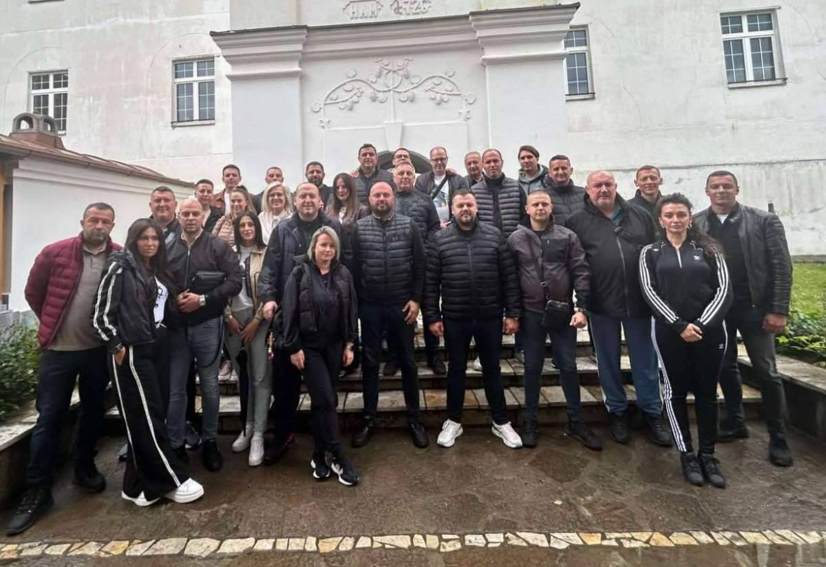 Zaposleni KPZ Bijeljina u obilasku manastira na Fruškoj gori i znamenitih mjesta srpske istorije (foto)
