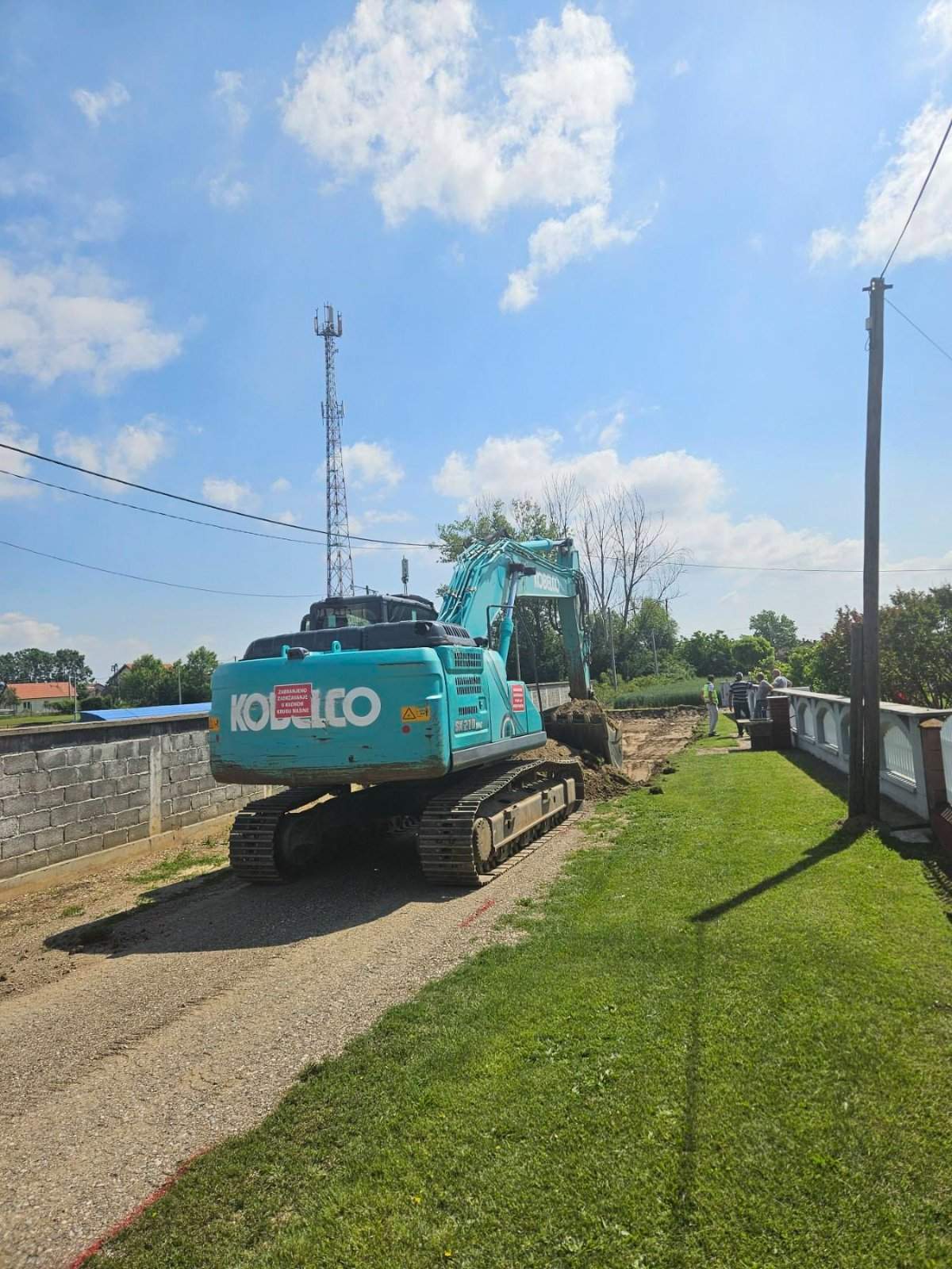 BIJELJINA: Počeli pripremni radovi za asfaltiranje puta u Donjem Crnjelovu