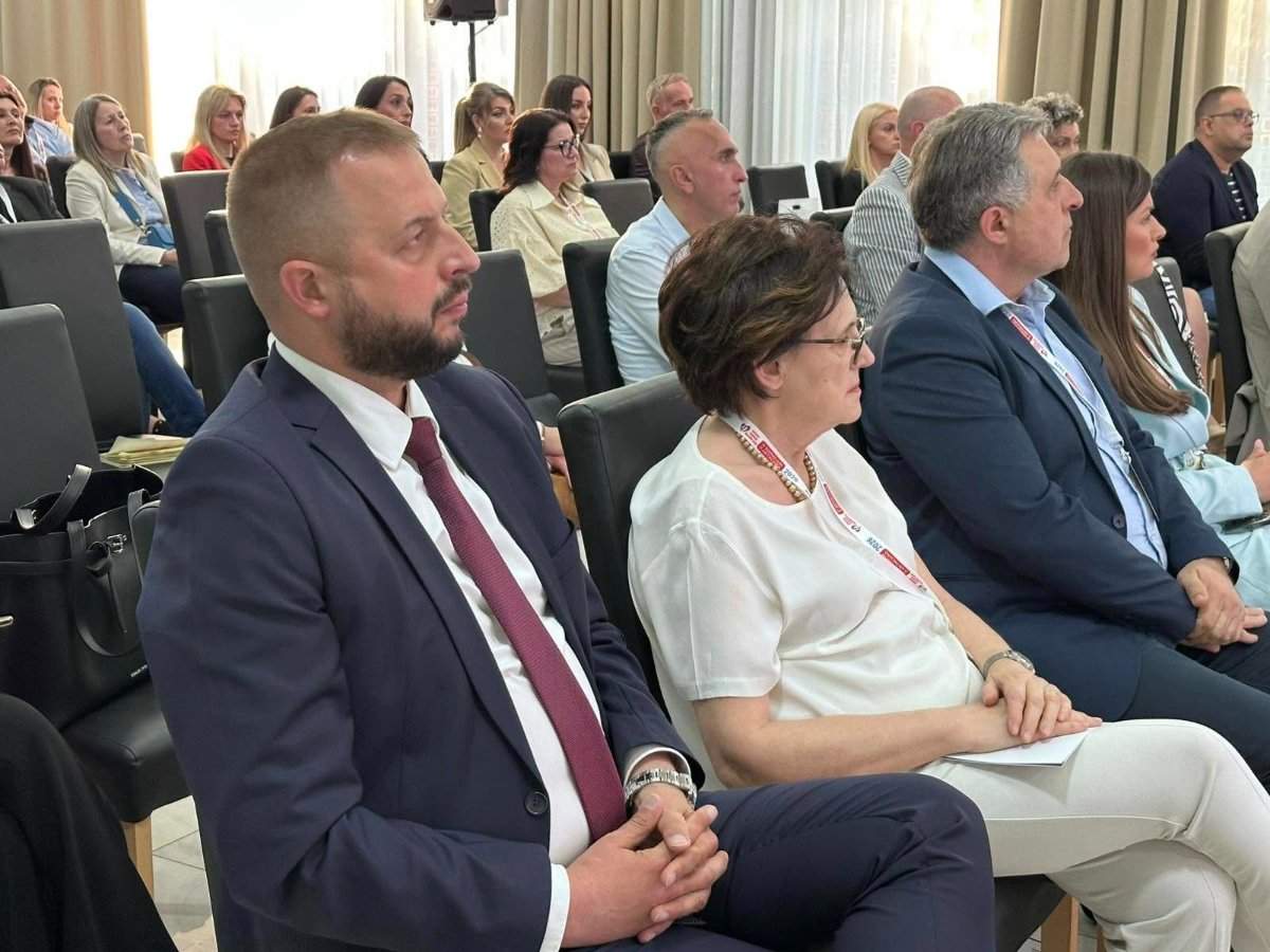 Simpozijum u Bijeljini okupio stručnjake: Dr Nešković poručio da je razmjena znanja ključ napretka medicine
