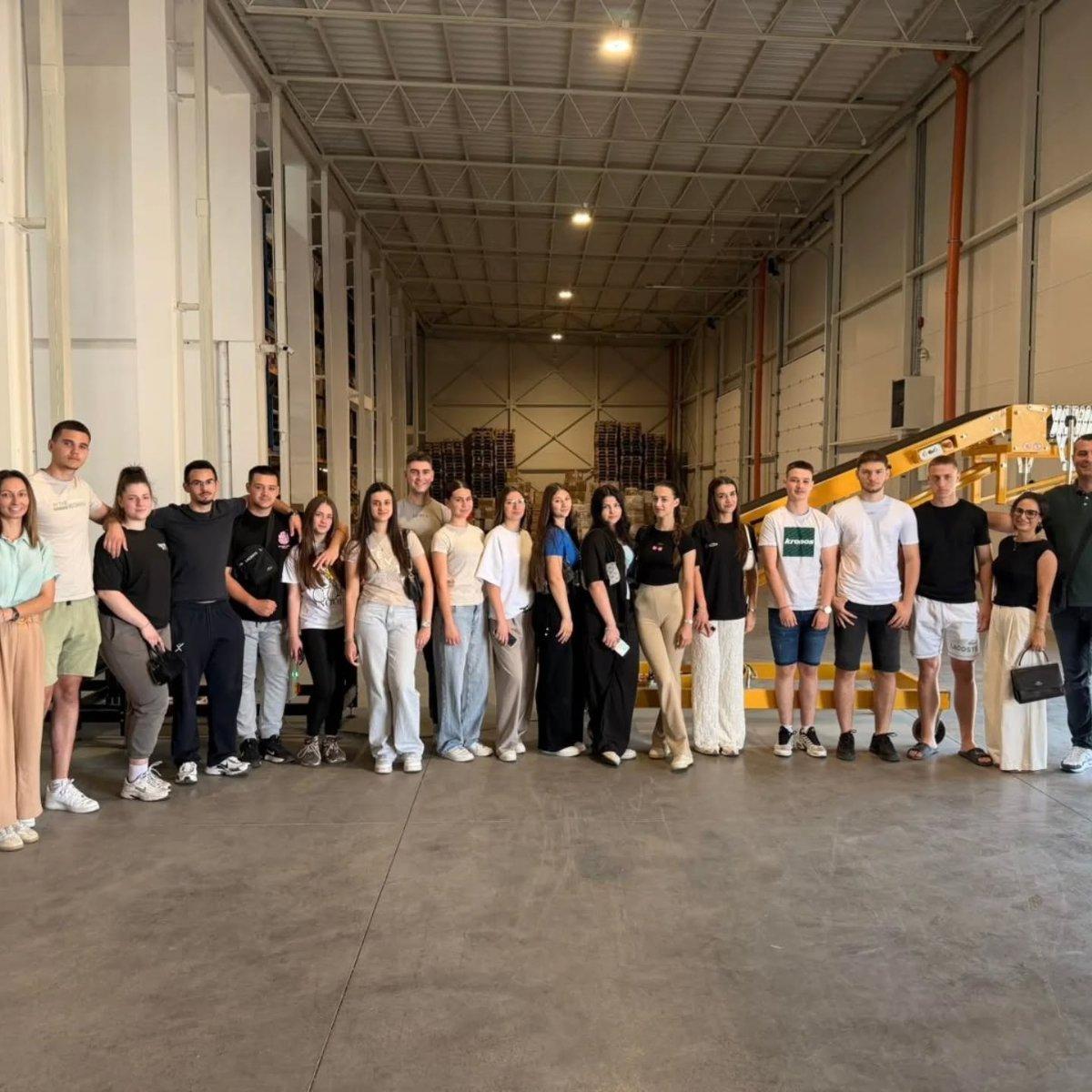 Učenici Tehničke škole iz Bijeljine posjetili kompaniju Sport Vision i upoznali se sa savremenim logističkim procesima