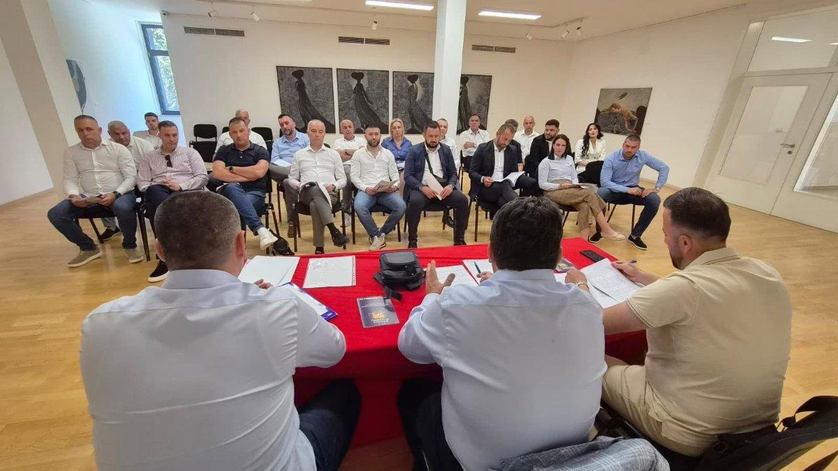 Predsjedništvo Ujedinjene Srpske: Usvojene kandidatske liste i koalicioni sporazum - članstvo pozvao na skup u Beogradu 27. juna (foto)