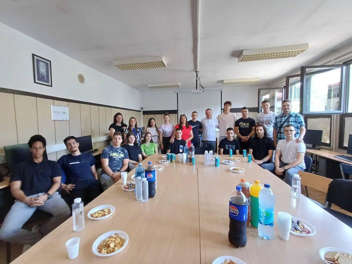 BIJELJINA: Prijem za šampione znanja i sporta - Tehnička škola ''Mihajlo Pupin'' ponosna na svoje najbolje učenike (foto)