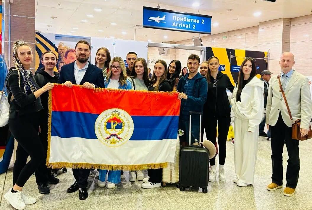 Učenice bijeljinske Gimnazije predstavljaju Republiku Srpsku na međunarodnom omladinskom programu u Sankt Peterburgu (foto)