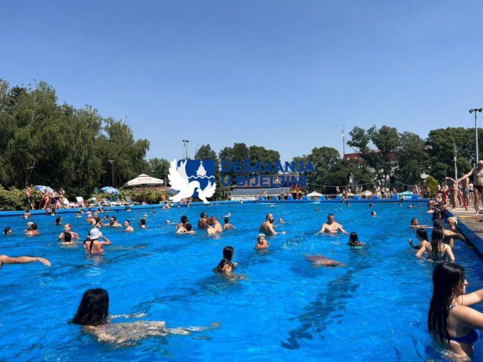 BIJELJINA: Škola plivanja na bazenima Banje Dvorovi od 20. juna