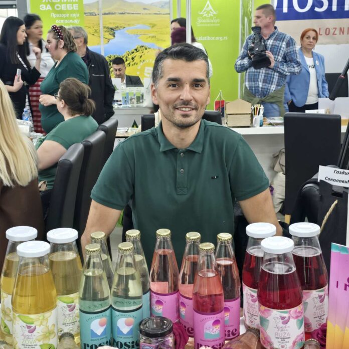 “Angels Rose“ iz Velike Obarske: Organska ruža iz Semberije osvaja tržište i donosi nove proizvode (foto)