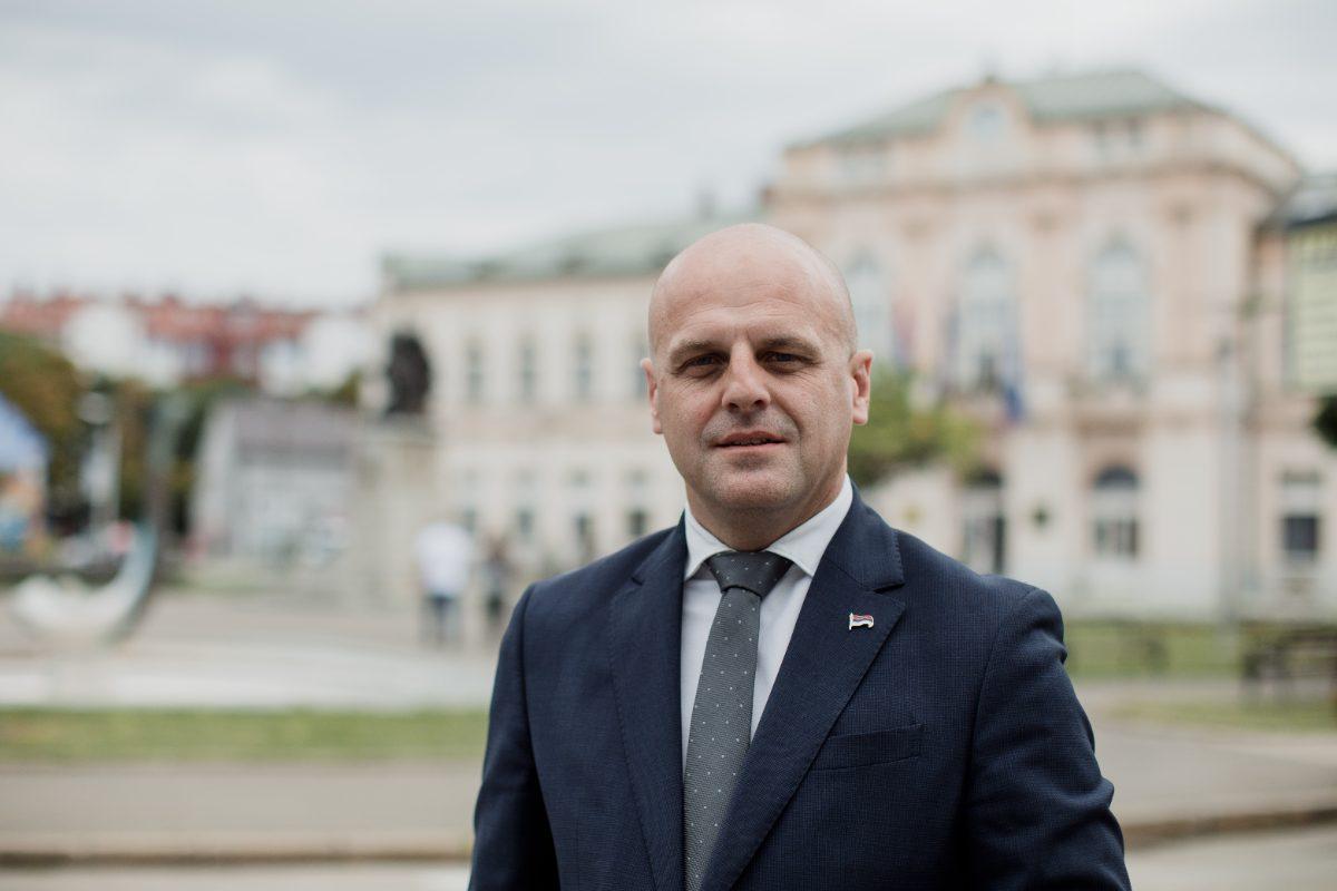 BIJELJINA: Odbornik Jovanović (RSS) ukazao na veliki problem – đaci u Velikoj Obarskoj i Dragaljevcu bez školskog prevoza?
