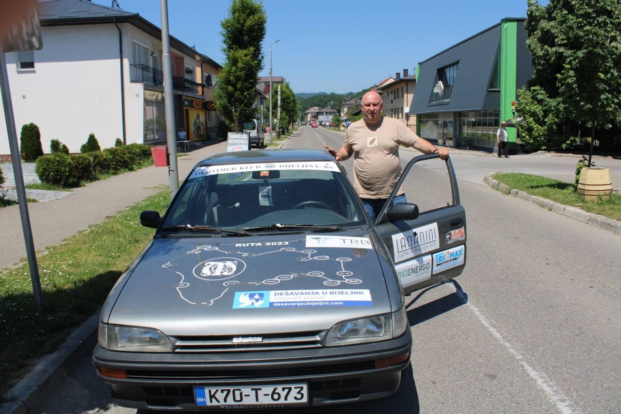 Oldtajmer klub Bijeljina na velikoj avanturi: Rodić i Davidović Tojotom iz '90 kreću na put dug 3.260 kilometara kroz bivšu Jugoslaviju (foto)
