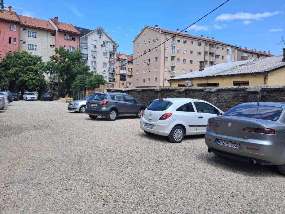 Novi parking u Bijeljini - rješenje za hronični problem u centru grada (foto)