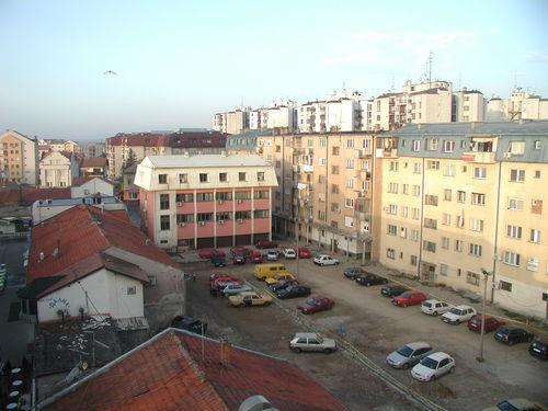 Da li parking ispred zgrade pripada svim stanarima?