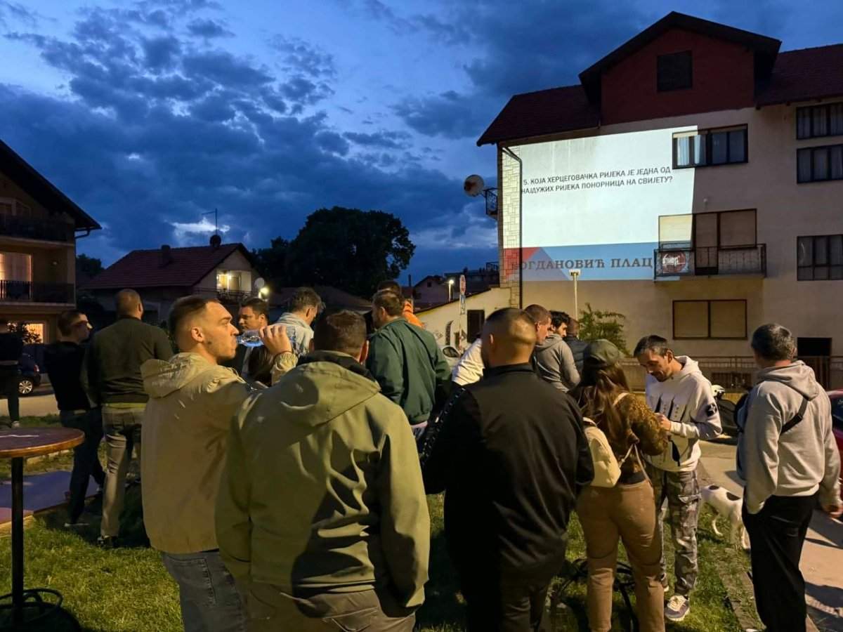 ''Kviz na otvorenom'' okupio deset ekipa u Bijeljini