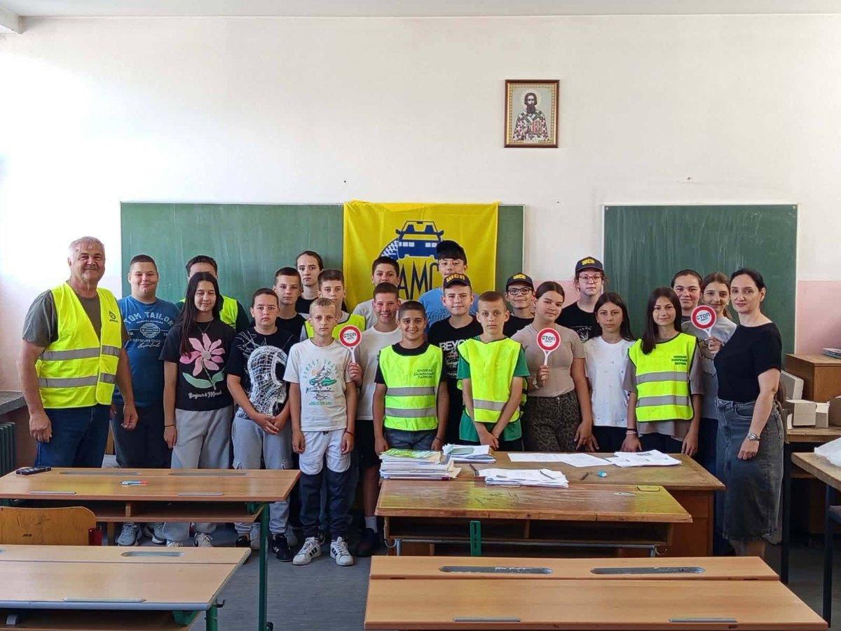 LOPARE: Za članove školske saobraćajne patrole organizovano polaganje ispita