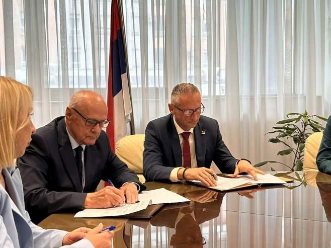 Ostojić i Trifunović potpisali ugovor o dodjeli sredstava za banjsku rehabilitaciju za 6.000 penzionera