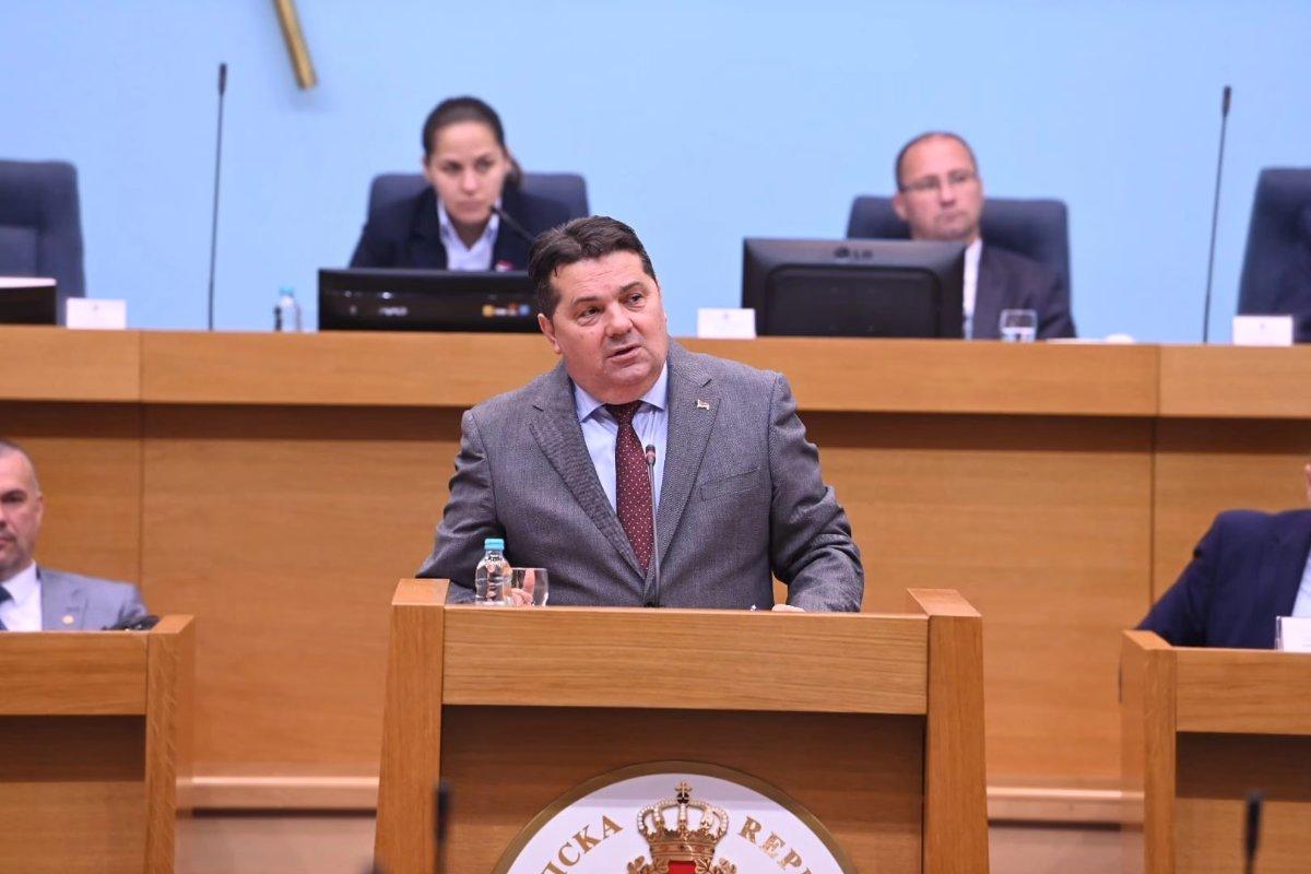 Da li je Stevandić samo uporan ili politički ispred svog vremena? Deklaracija najavljena, usvojena pa dobila i potvrdu iz inostranstva