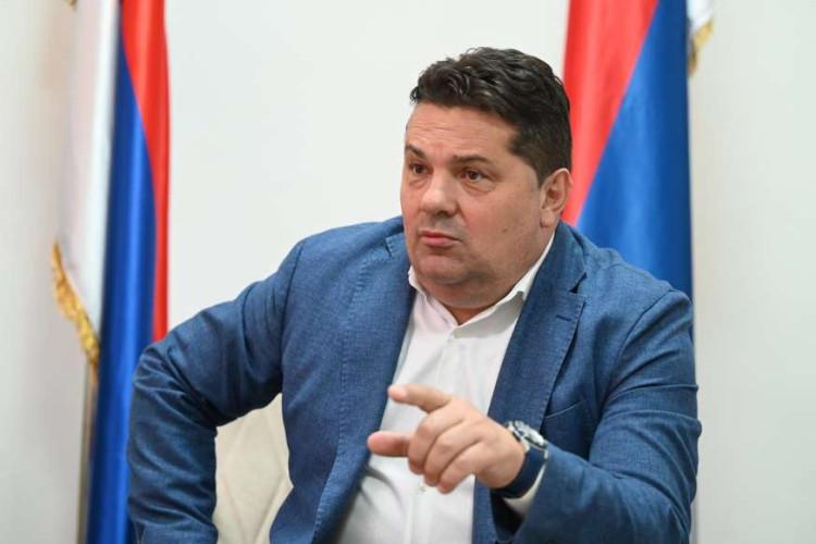 STEVANDIĆ: ''Diplome i oglasi mogu da se kupe, ali znanje i rezultati ne mogu'' - Izbori se ne dobijaju anketama i plaćenim kampanjama