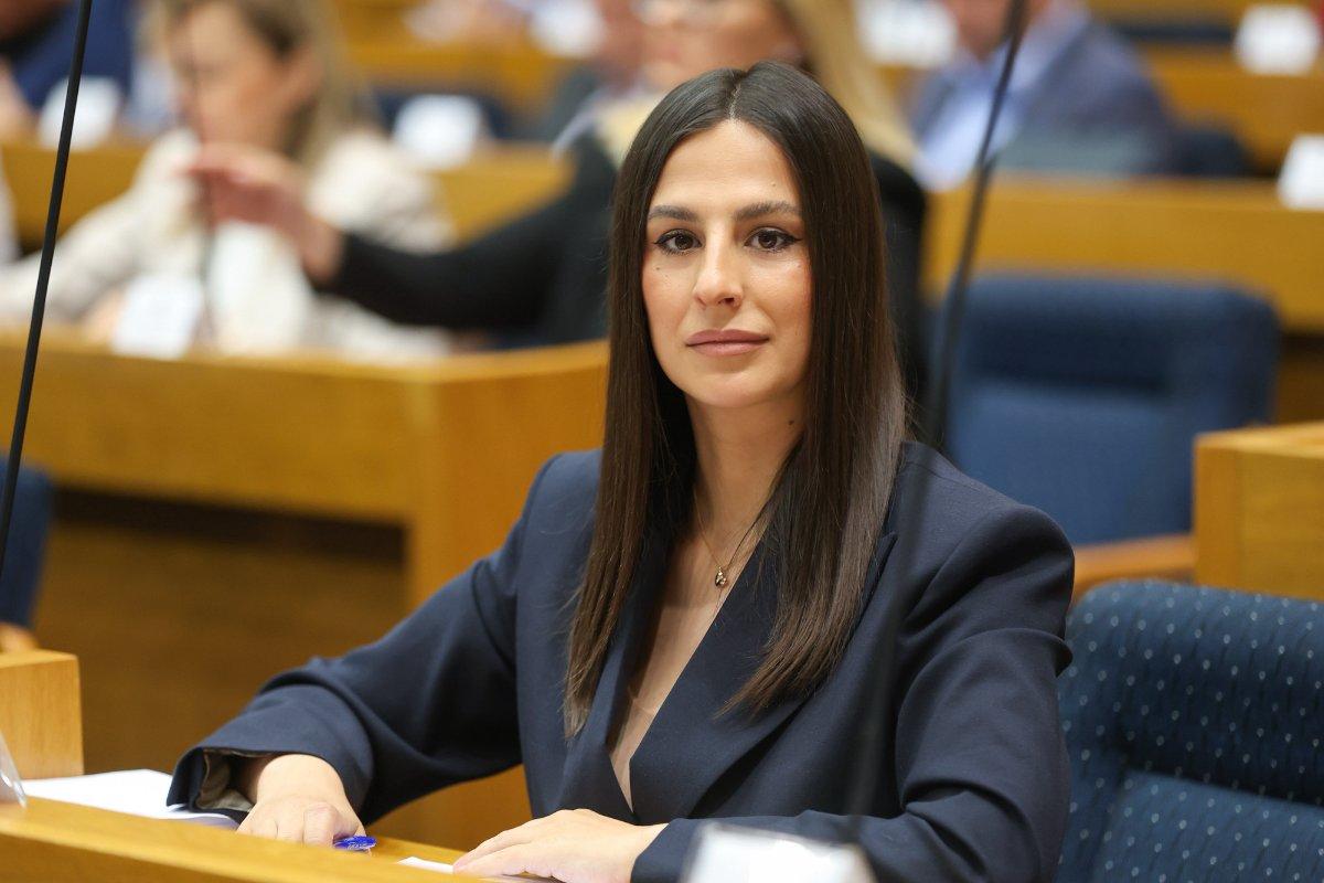 VUKOMANOVIĆ: Trudnice ne smiju ići na sud da bi ostvarile pravo koje im je obećala Vlada