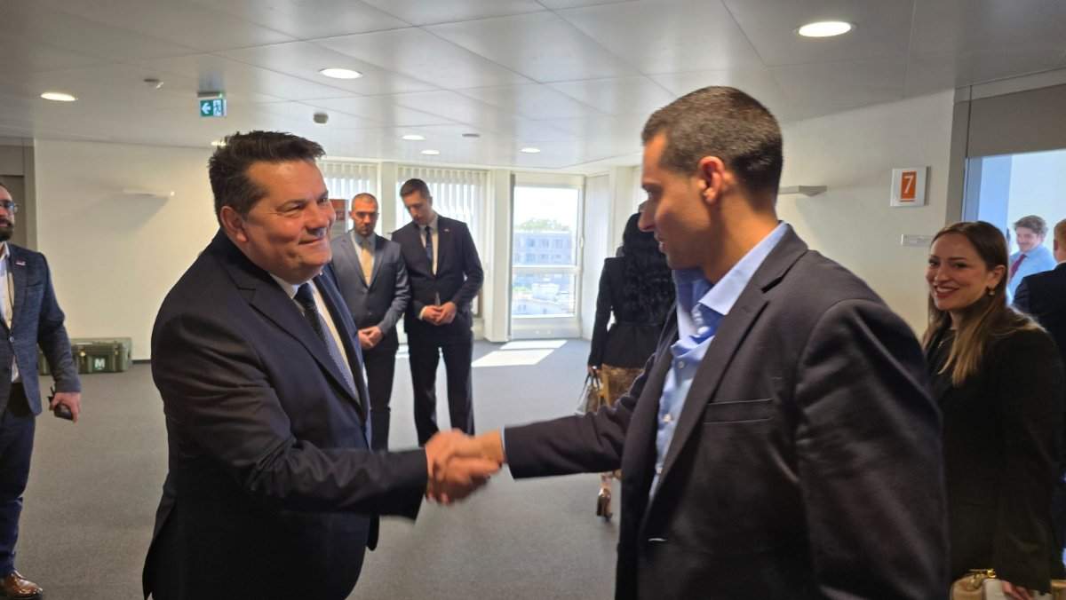 Stevandić sa delegacijom NS RS na sastanku sa poslanikom u Evropskom parlamentu Aleksandrom Nikolićem (foto)