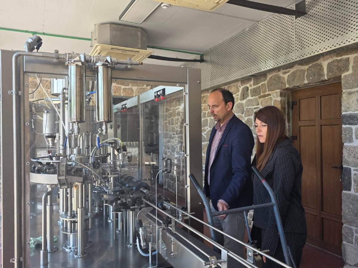 Kuzmić u posjeti Manastiru Tvrdoš: Podrška razvoju proizvodnje i brendiranju hercegovačkog maslinovog ulja (foto)