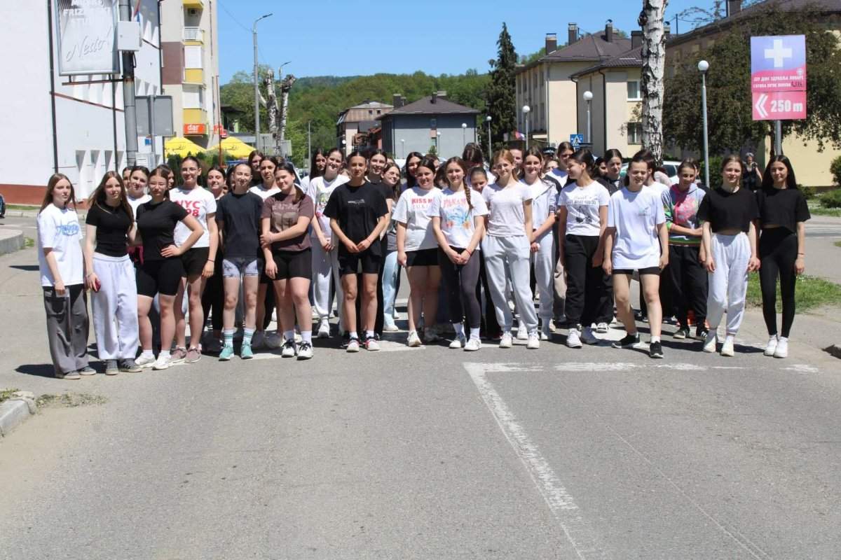 Ulična trka okupila više od 200 učenika u Loparama: Najbolji nagrađeni medaljama