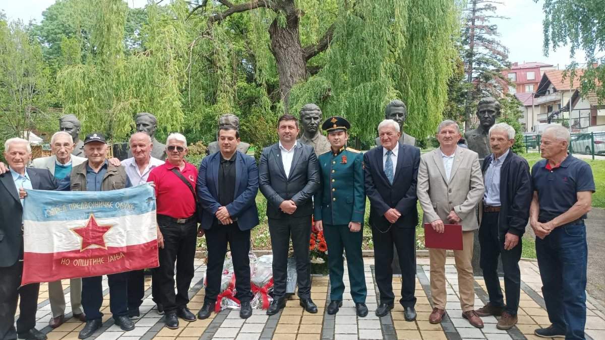 Bijeljina obilježila Dan pobjede nad fašizmom: Položeni vijenci u Gradskom parku (foto)